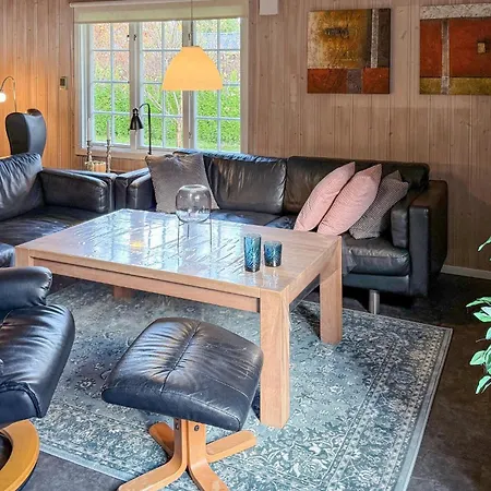 3 Bedroom Beautiful In Oksbol