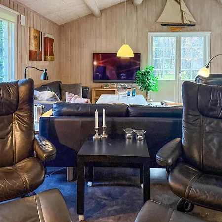 3 Bedroom Beautiful In Oksbol