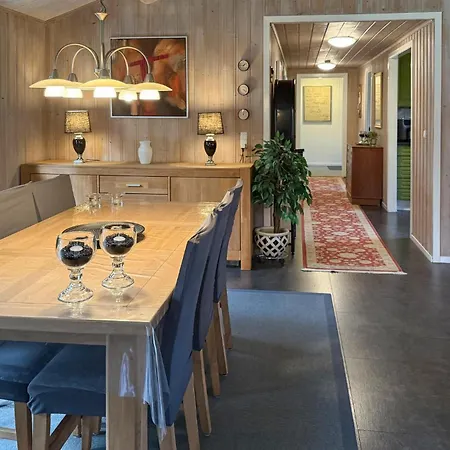 3 Bedroom Beautiful In Oksbol 度假居 *