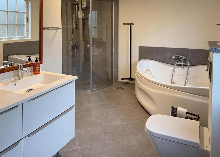 3 Bedroom Beautiful In Dom wakacyjny *